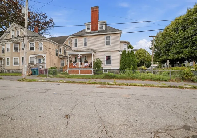 5th image of 384-386 High St, Lowell, MA 01852 | MLS# 73550005