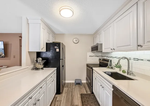 Homes for sale in Stoneham, MA | 66 Main St #11A, Stoneham, MA 02180 | MLS# 73538009