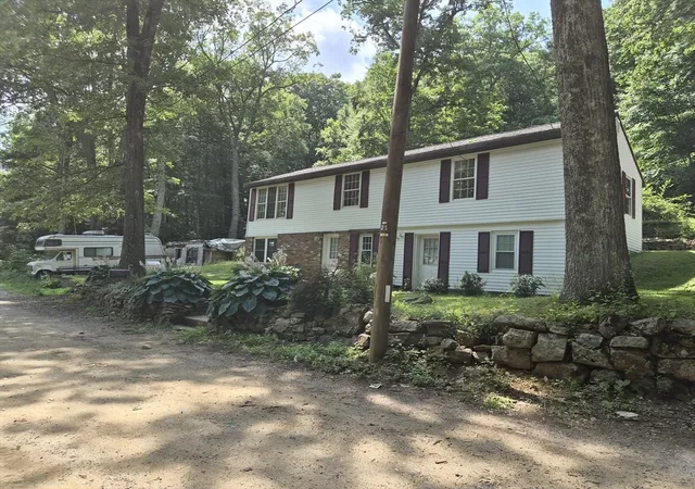 31st image of 124 Old County Road, Holland, MA 01521 | MLS# 73510621