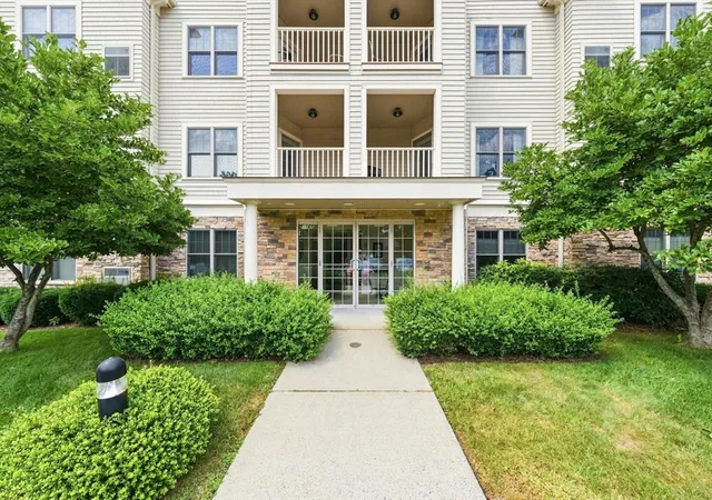 2nd image of 1068 Victoria St #A4, New Bedford, MA 02745 | MLS# 73564595