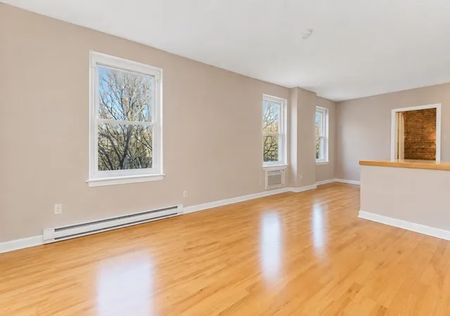 2nd image of 32 Fleet St #7, Boston, MA 02113 | MLS# 73561098