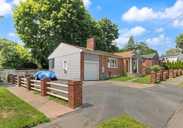 4th image of 24 Taylor Rd, Lynn, MA 01904 | MLS# 73558072