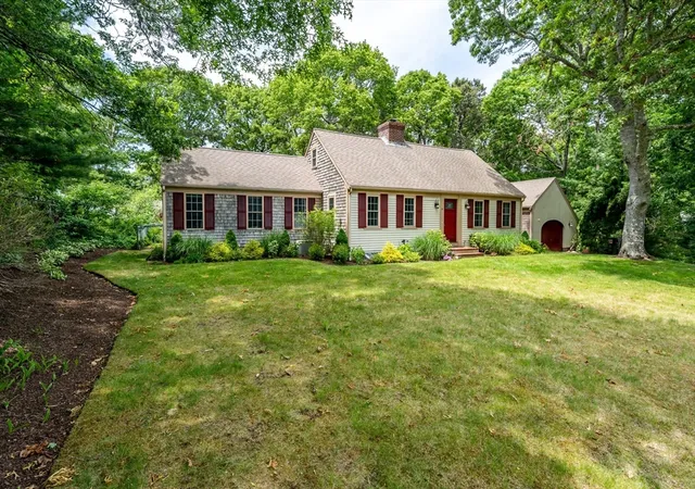 Photo 2 of Single family home for sale at 14 Oxner Rd, Centerville, MA 02632 | MLS# 73562719 | Listing updated on 2026-09-29