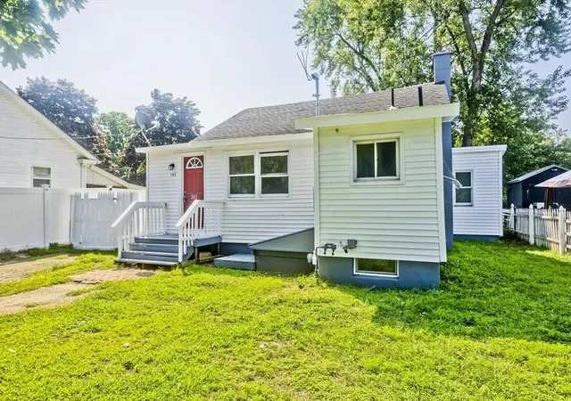 3rd image of 143 Davenport St, Springfield, MA 01119 | MLS# 73563636