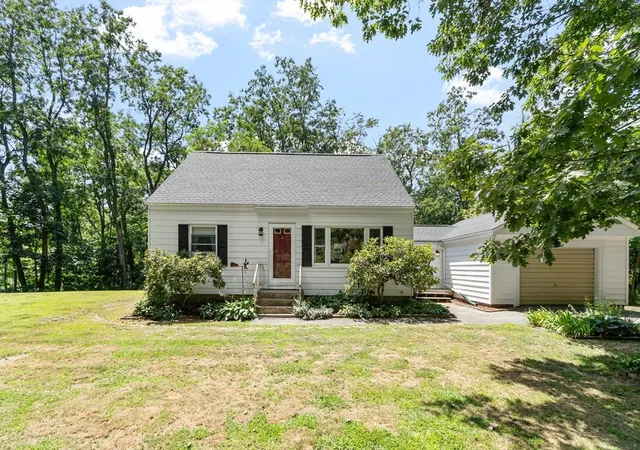 2nd image of 430 Williams Rd, Fitchburg, MA 01420 | MLS# 73558197
