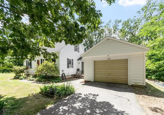 3rd image of 430 Williams Rd, Fitchburg, MA 01420 | MLS# 73558197