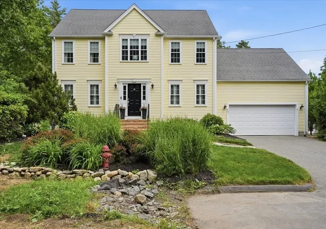 2nd image of 37 Sylvia St, Fairhaven, MA 02719 | MLS# 73539245