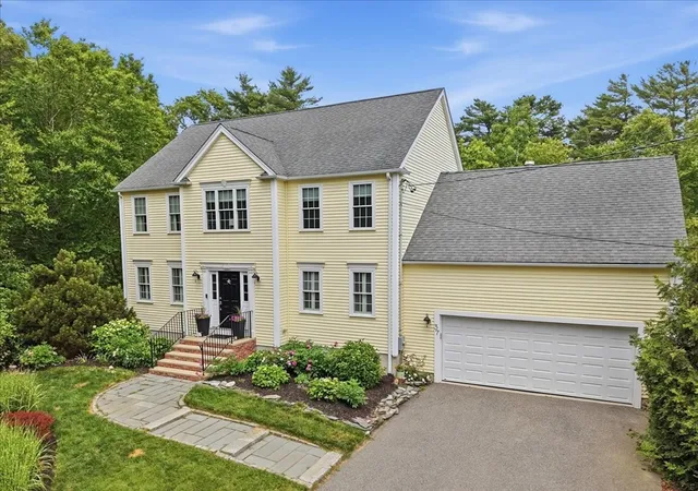 3rd image of 37 Sylvia St, Fairhaven, MA 02719 | MLS# 73539245