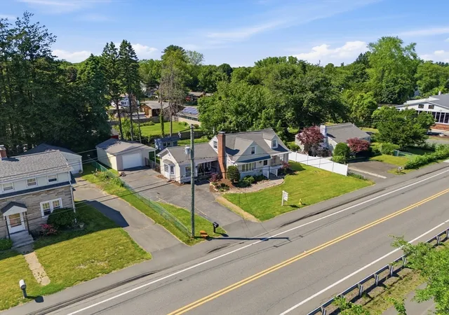 3rd image of 375 River Rd, Agawam, MA 01001 | MLS# 73534124