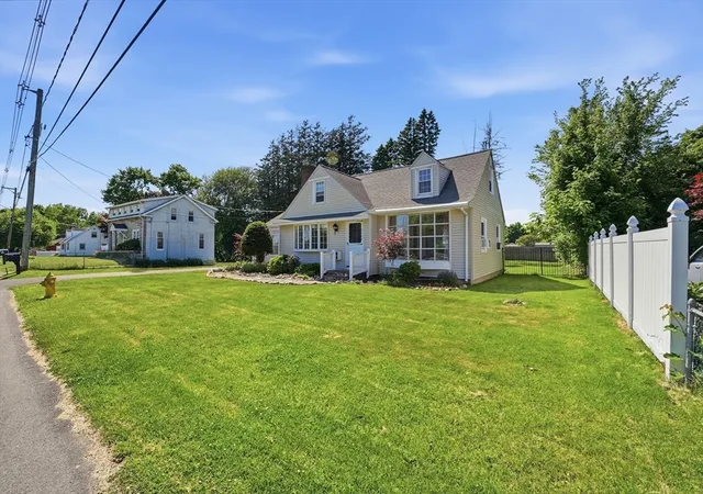 5th image of 375 River Rd, Agawam, MA 01001 | MLS# 73534124