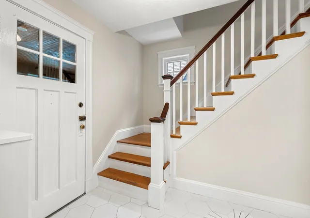 3rd image of 567 Winthrop St, Medford, MA 02155 | MLS# 73557158