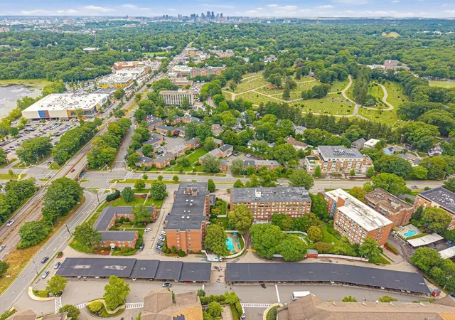 2nd image of 20 Hammond Pond Pkwy, Chestnut Hill, MA 02467