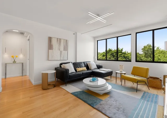 2nd image of 1731 Beacon St #508, Brookline, MA 02445 | MLS# 73550424