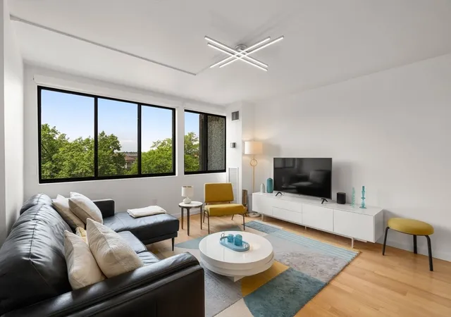 3rd image of 1731 Beacon St #508, Brookline, MA 02445 | MLS# 73550424