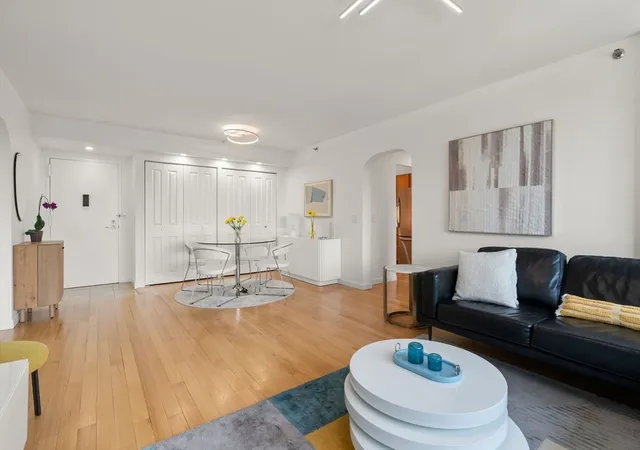 4th image of 1731 Beacon St #508, Brookline, MA 02445 | MLS# 73550424