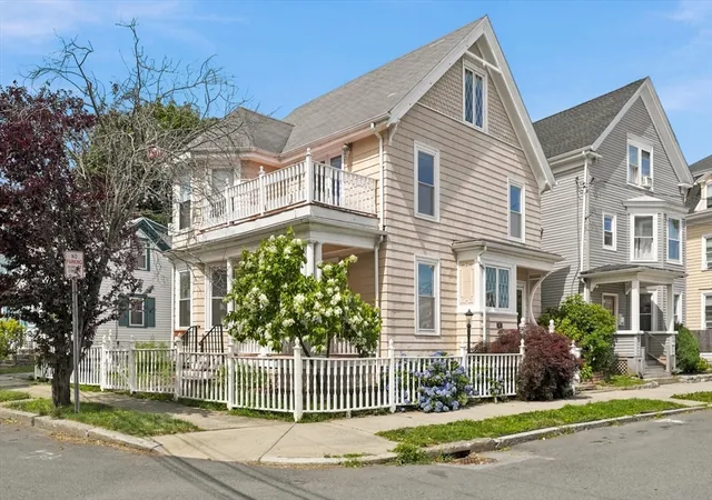 2nd image of 17 Basset St, Lynn, MA 01902 | MLS# 73556750