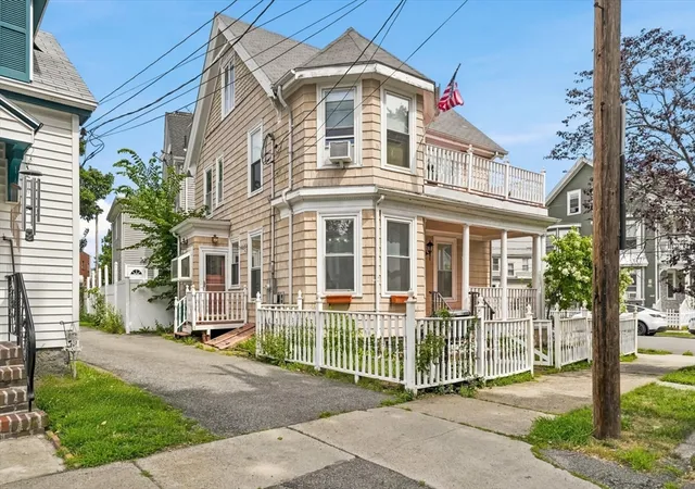 Photo 3 of Single family home for sale at 17 Basset St, Lynn, MA 01902 | MLS# 73556750 | Listing updated on 2026-08-31