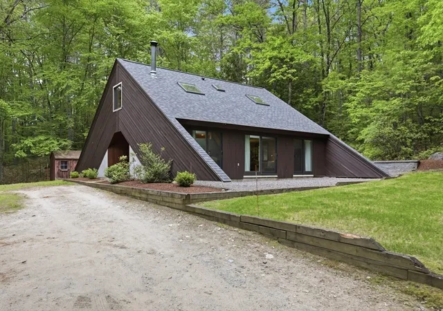 Homes for sale in Pepperell, MA | 39 Hog Hill Road, Pepperell, MA 01463 | MLS# 73527139