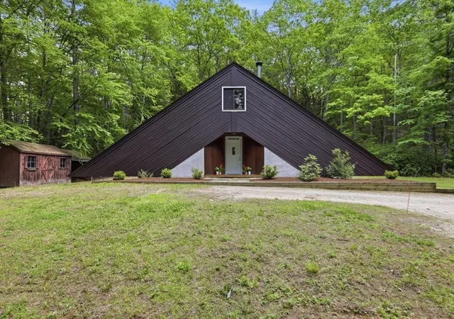Homes for sale in Pepperell, MA | 39 Hog Hill Road, Pepperell, MA 01463 | MLS# 73527139