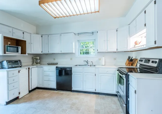 Homes for sale in Easthampton, MA | 14 Holyoke St, Easthampton, MA 01027 | MLS# 73537272