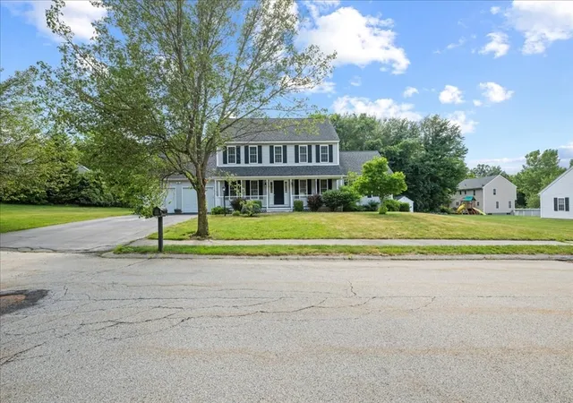 Homes for sale in Auburn, MA | 20 Hilltop Farm Rd, Auburn, MA 01501 | MLS# 73549237
