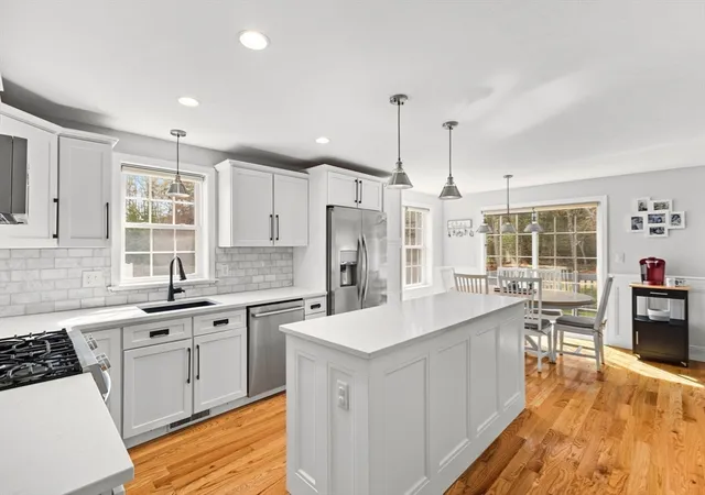 3rd image of 61 Nobadeer Cir, Kingston, MA 02364 | MLS# 73537668