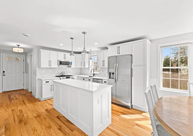 4th image of 61 Nobadeer Cir, Kingston, MA 02364 | MLS# 73537668