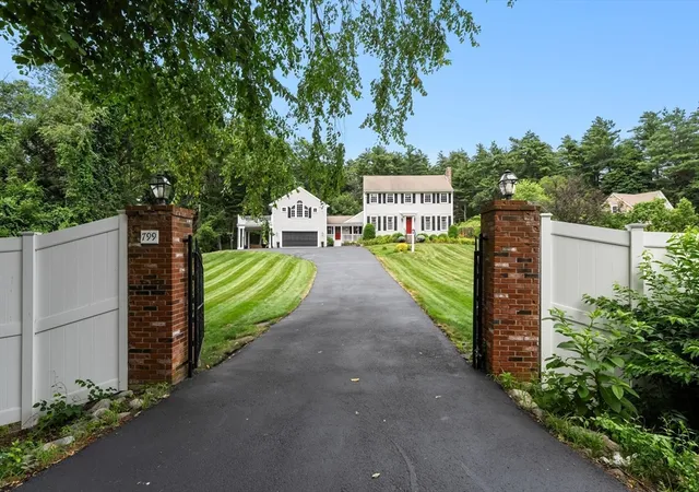2nd image of 799 Hanover St, Hanover, MA 02339 | MLS# 73547288
