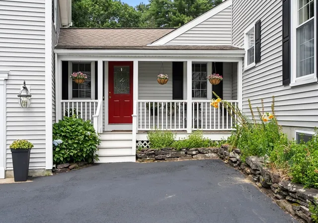 3rd image of 799 Hanover St, Hanover, MA 02339 | MLS# 73547288