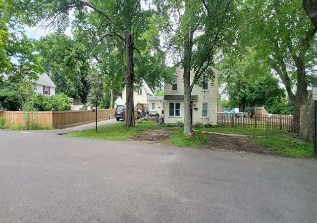 3rd image of 19 Wallis Park, Lunenburg, MA 01462 | MLS# 73491938