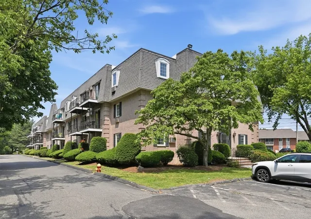 Homes for sale in Peabody, MA | 500 Northshore Rd, Peabody, MA 01960 | Houzeo