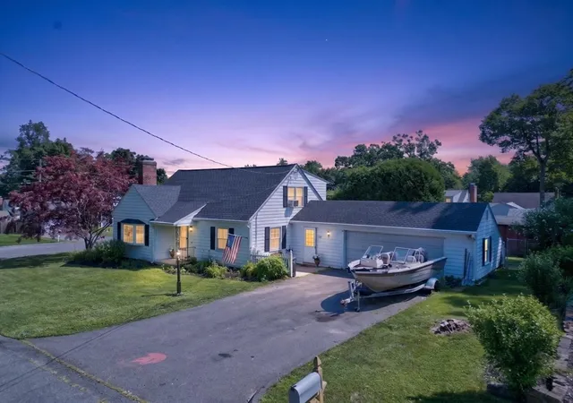 Photo 3 of Single family home for sale at 20 Westernview Cir, East Longmeadow, MA 01028 | MLS# 73555432 | Listing updated on 2026-08-23