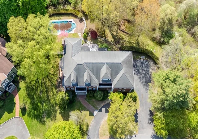 3rd image of 32 Solomon Pierce Road, Lexington, MA 02420 | MLS# 73547595