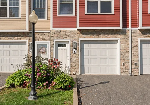 2nd image of 18 Saint Marys Way #18, Marlborough, MA 01752 | MLS# 73558180