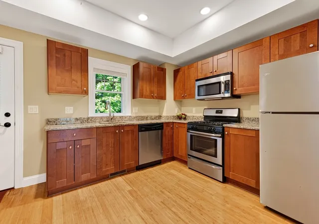4th image of 18 Saint Marys Way #18, Marlborough, MA 01752 | MLS# 73558180