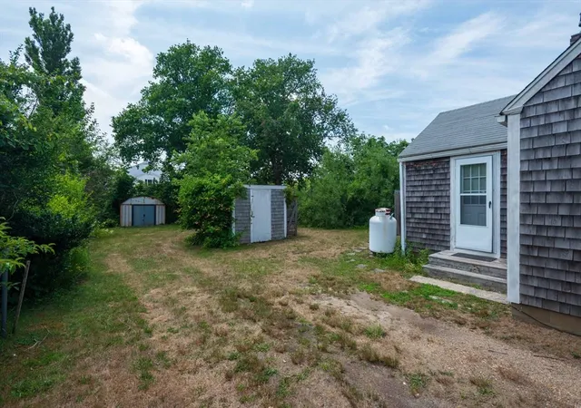 2nd image of 34 Curtis Ln, Edgartown, MA 02539 | MLS# 73557972