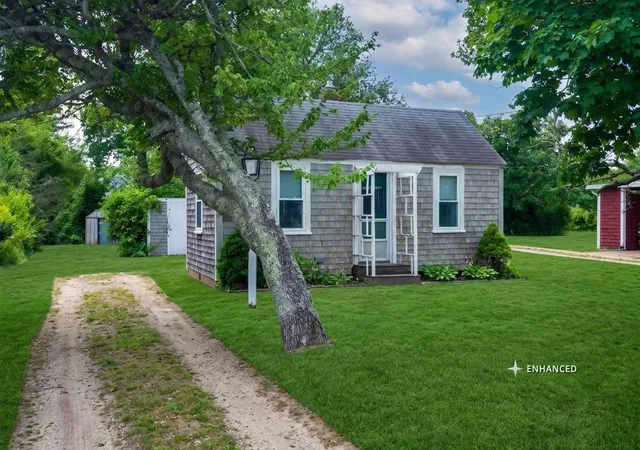 4th image of 34 Curtis Ln, Edgartown, MA 02539 | MLS# 73557972