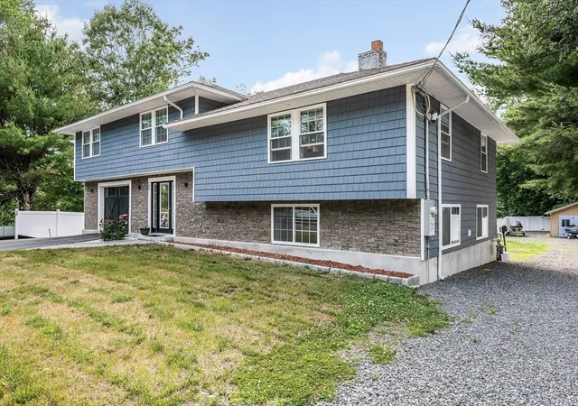 3rd image of 230 North St, Tewksbury, MA 01876 | MLS# 73543248