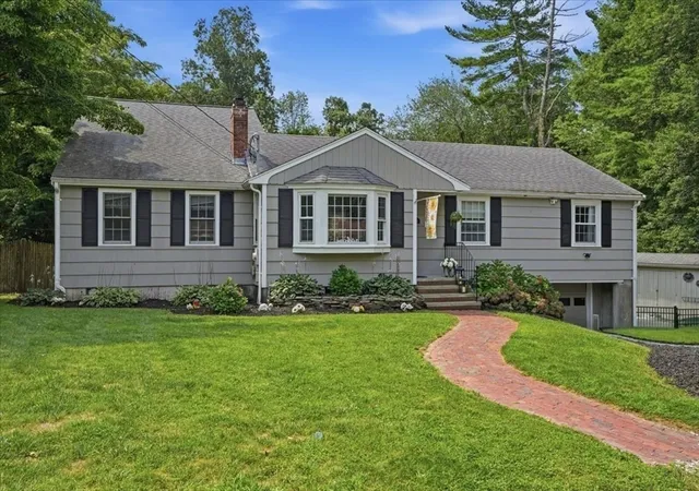 Photo 3 of Sale Pending at 31 Rayfield Rd, Marshfield, MA 02050 | MLS# 73562479 | Listing updated on 2026-09-01