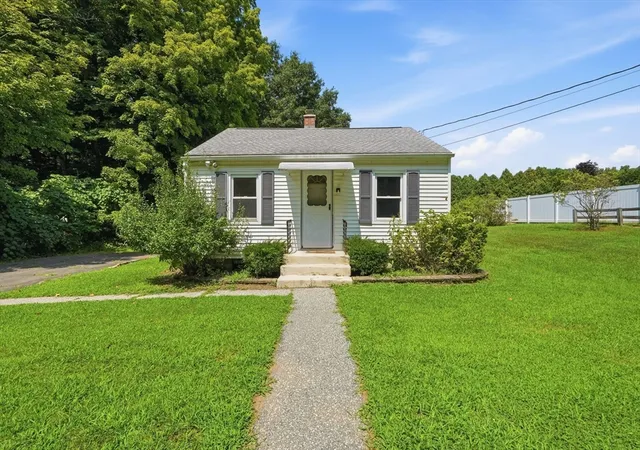 1st image of 289 Southampton Rd, Holyoke, MA 01040 | MLS# 73562370