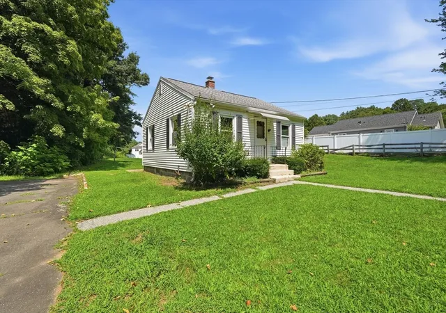 4th image of 289 Southampton Rd, Holyoke, MA 01040 | MLS# 73562370