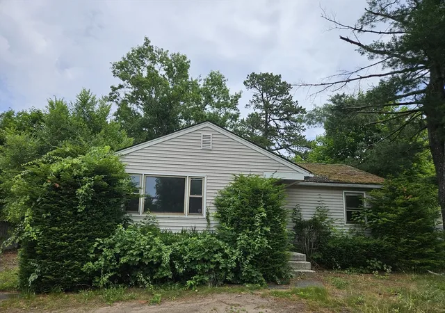 Homes for sale in Easthampton, MA | 5 Morin Dr, Easthampton, MA 01027 | MLS# 73543591