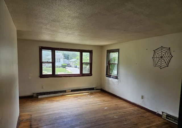 Homes for sale in Easthampton, MA | 5 Morin Dr, Easthampton, MA 01027 | MLS# 73543591