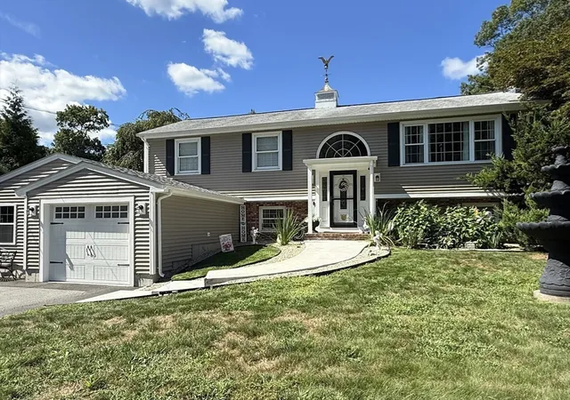 Photo 2 of Single family home for sale at 179 Slocum Road, Dartmouth, MA 02747 | MLS# 73568568 | Listing updated on 2026-09-02