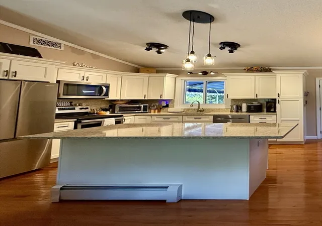 Photo 5 of Single family home for sale at 179 Slocum Road, Dartmouth, MA 02747 | MLS# 73568568 | Listing updated on 2026-09-02