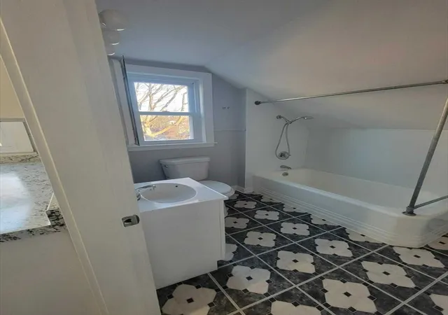 18th image of 44 Winter St, Fitchburg, MA 01420 | MLS# 73511393
