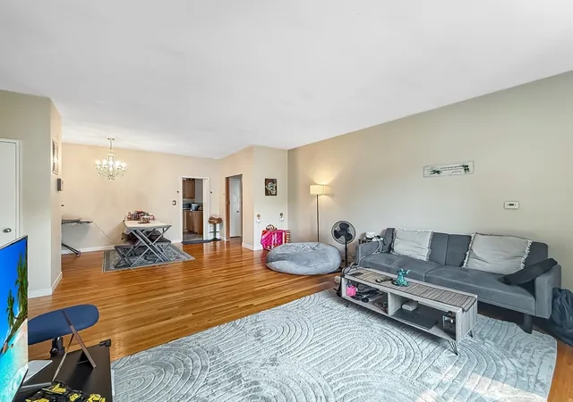 3rd image of 573 Washington St, Brookline, MA 02446