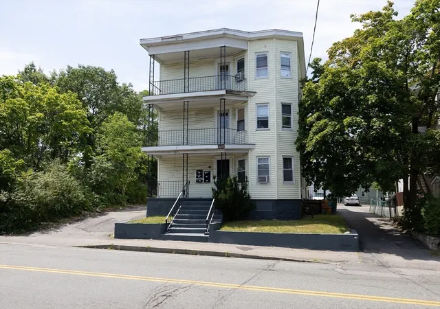 4th image of 686 North Montello Street, Brockton, MA 02301 | MLS# 73551307