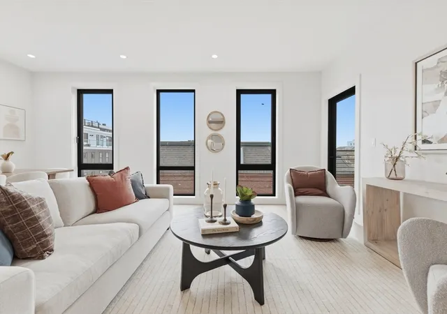 4th image of 118 B Street #302, South Boston, MA 02127 | MLS# 73548901