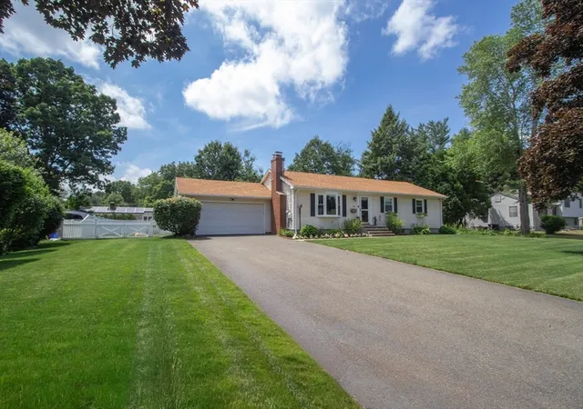 Homes for sale in Longmeadow, MA | 88 Meadowlark Dr, Longmeadow, MA 01106 | MLS# 73545234